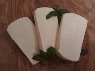 Schafk&auml;se handgesch&ouml;pft Natur ca. 120g